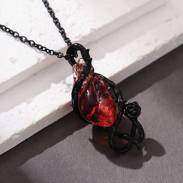 O1CN01QDEllR1lHhozKYPFX_2220335004794-0-cib.jpg Thorn Heart Pendant Necklace