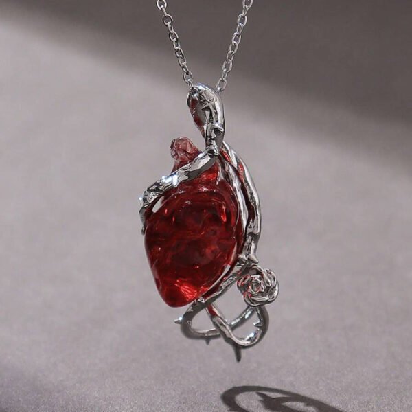 O1CN01TlFizY1lHhp1NxgjL_2220335004794-0-cib.jpg Thorn Heart Pendant Necklace