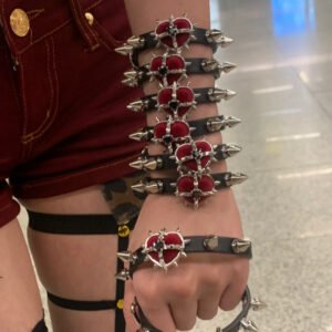 O1CN01VWXVvI20gddGV5dTV_2220769846879-0-cib.jpg Punk heart stud bracelet with dark metal detailing