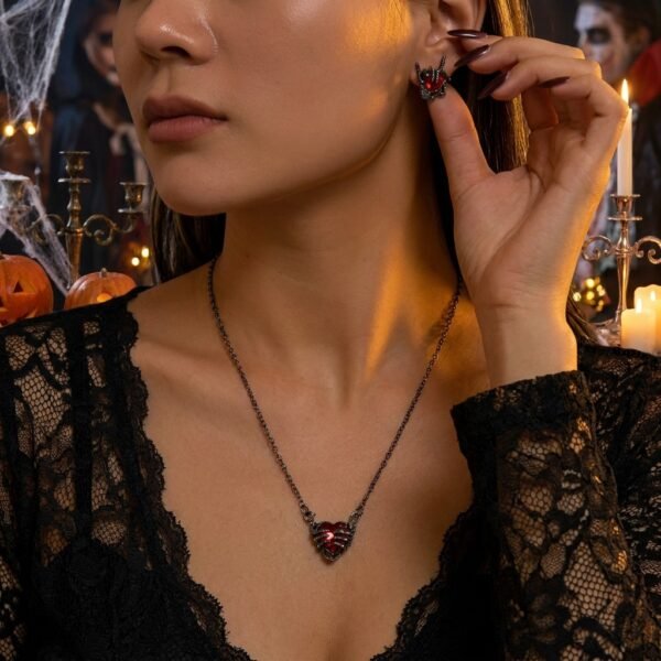 O1CN01nIAG561a87pems6Wn_2212442853284-0-cib.jpg Gothic Heart Hand Jewellery Set