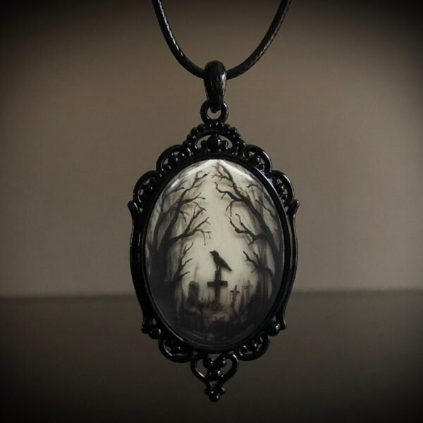 O1CN01nXnPLp26FVlmV0phd_2216467957632-0-cib.jpg Raven Cross Witch Pendant Necklace