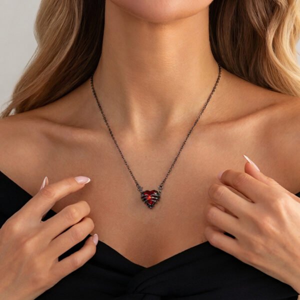 O1CN01zkioHM1a87pf6dTyQ_2212442853284-0-cib.jpg Gothic Heart Hand Jewellery Set