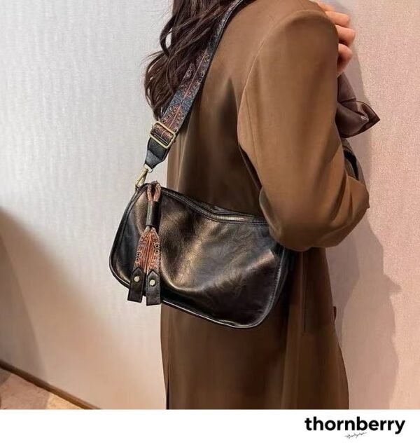 tb-bag-016-02 Bohemian Strap Crescent Bag