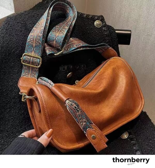 tb-bag-016-03 Bohemian Strap Crescent Bag