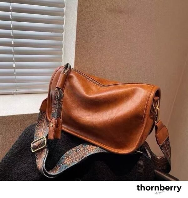 tb-bag-016-05 Bohemian Strap Crescent Bag