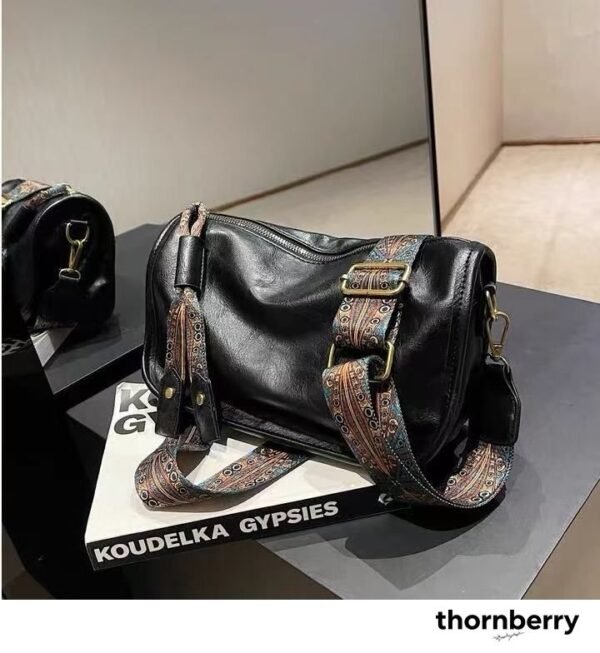 tb-bag-016-06 Bohemian Strap Crescent Bag